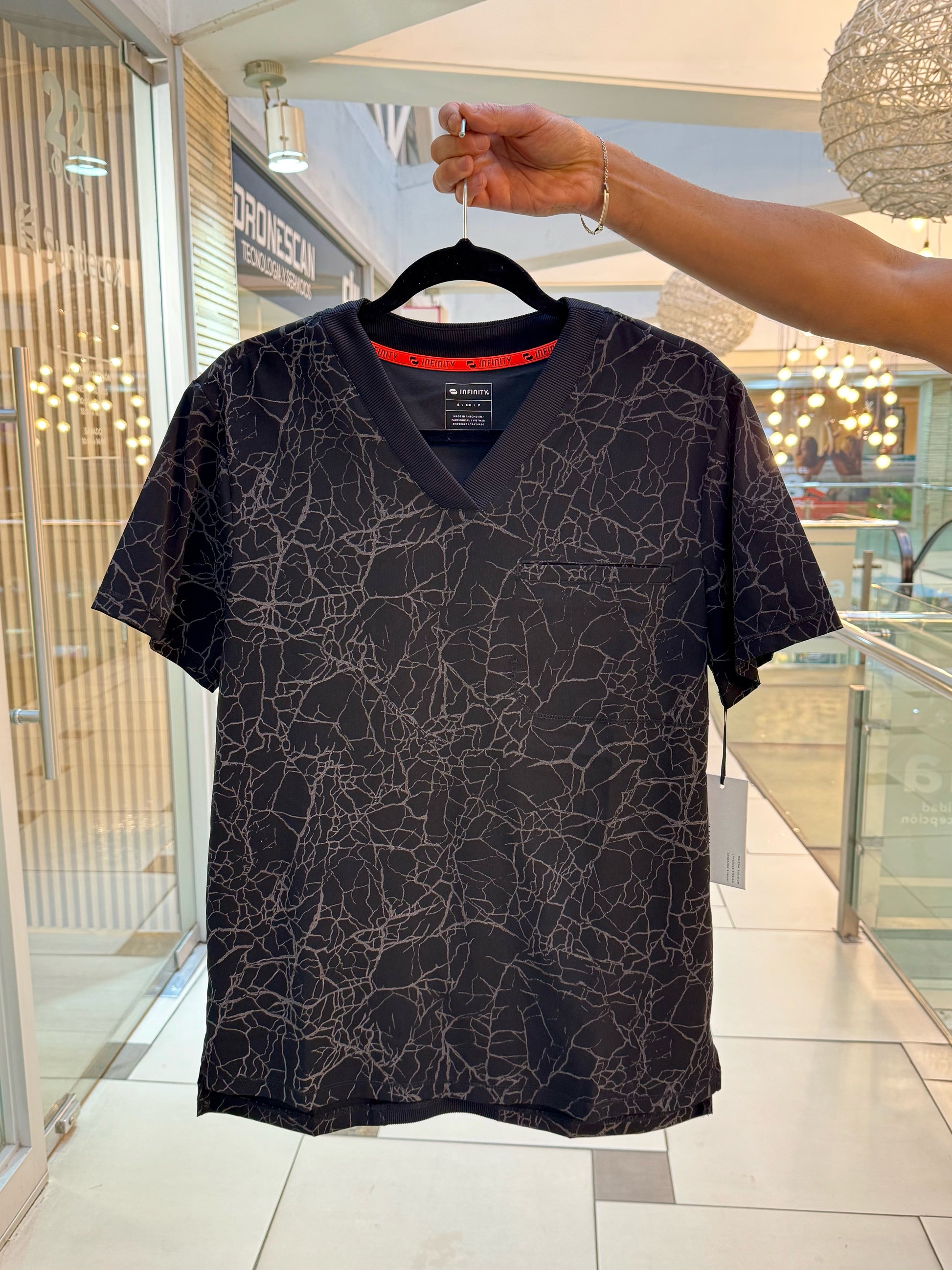 Polera Clínica Estampada Hombre IN701 CKBK